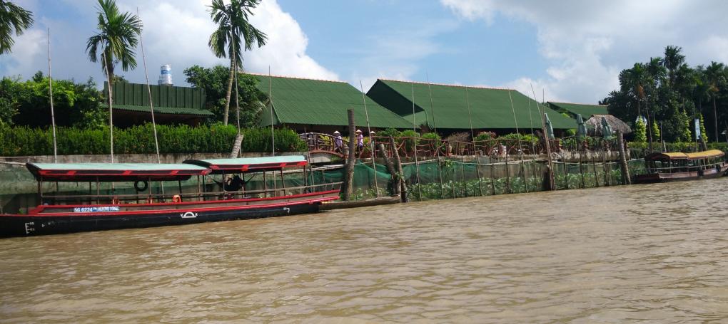 Mekong Lodge Onduline Classic Project